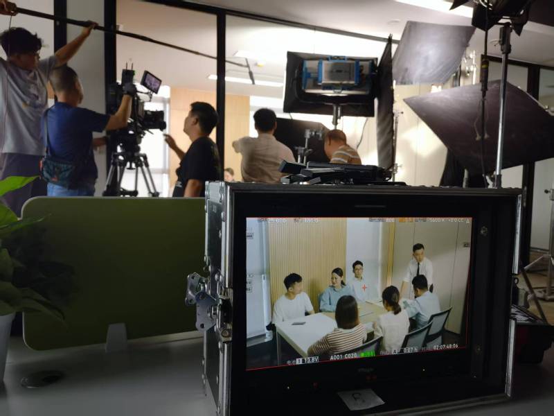 隆德县TVC拍摄公司：科技产品视觉化大师，诠释未来感与功能美学